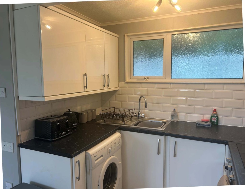 Lot: 6 - TWO-BEDROOM CHALET - Open plan kitchen